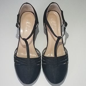 1inch Black Heels *MAKE ME AN OFFER*